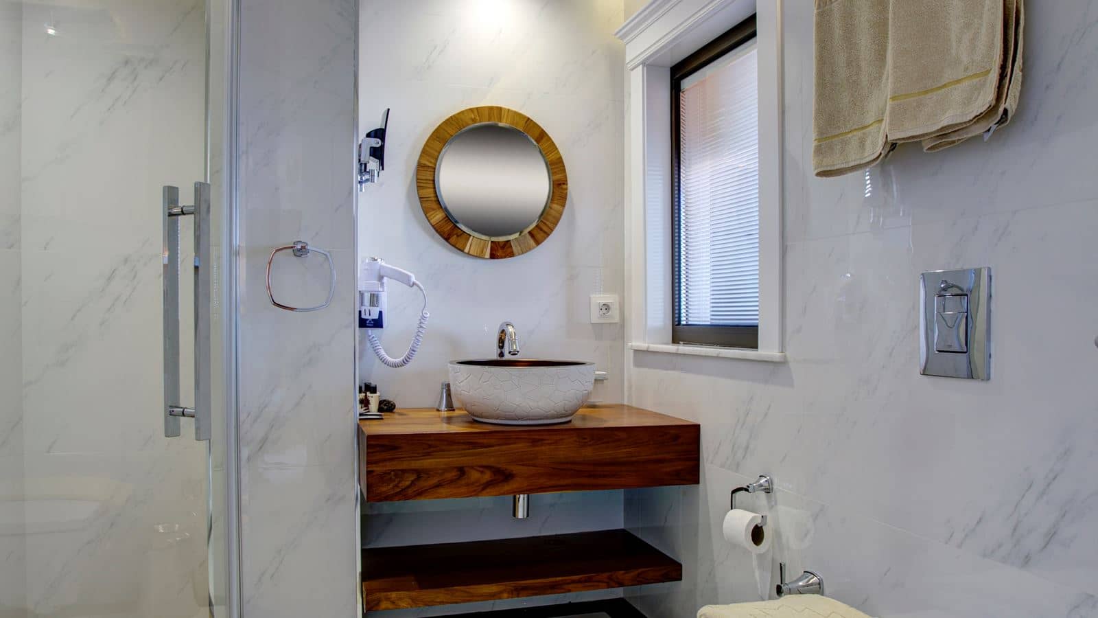 rooms-honeymoon-suite