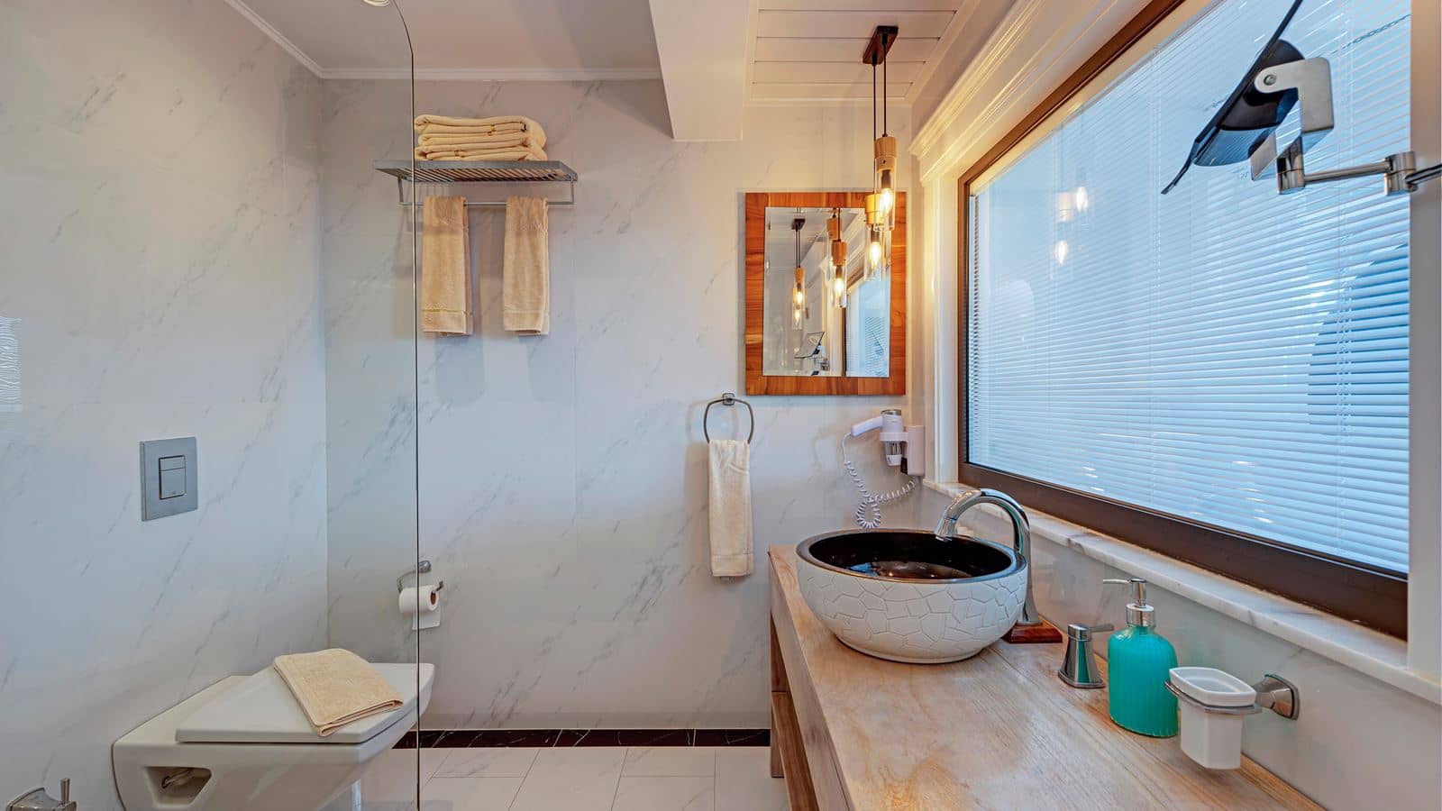 rooms-deluxe-room-sea-view