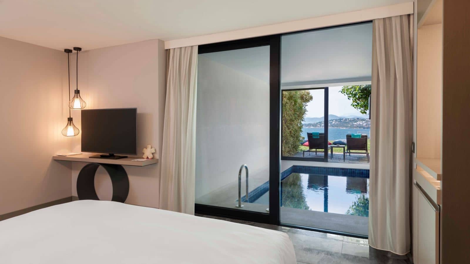 rooms-indoor-pool-suite