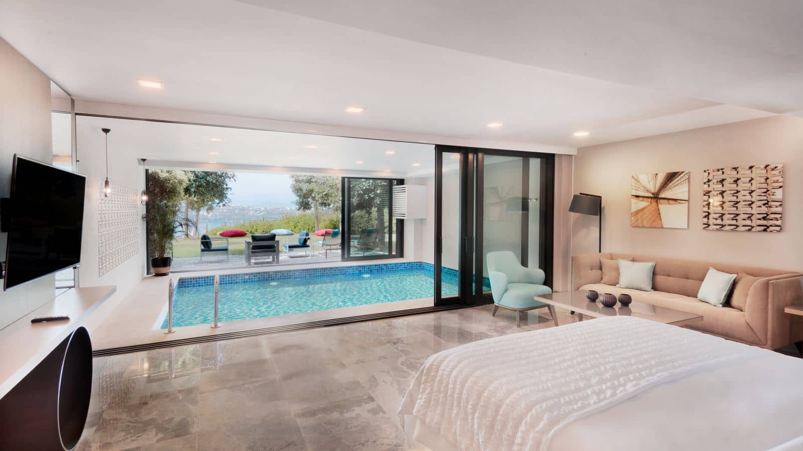 rooms-indoor-grand-pool-suite