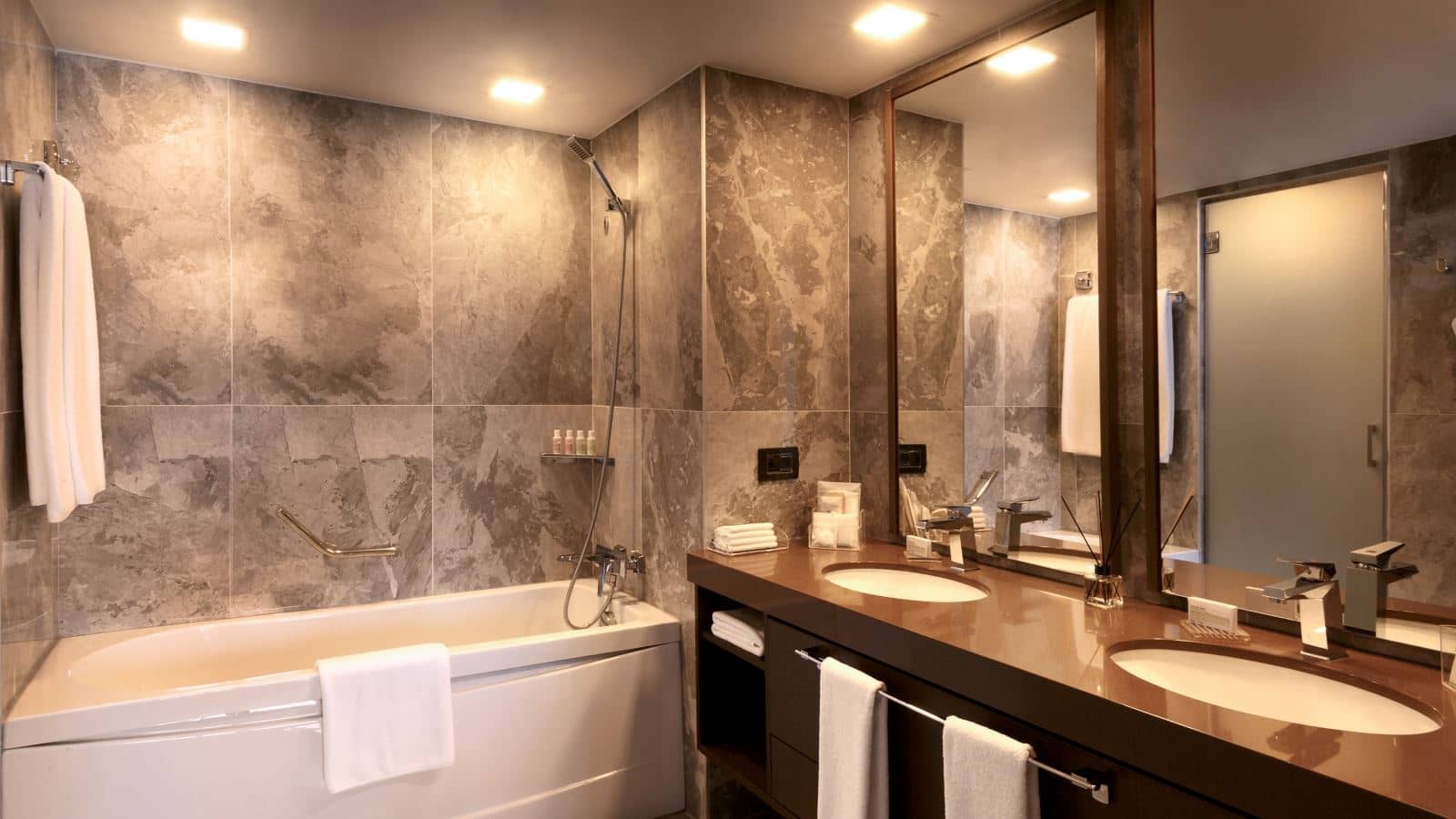rooms-king-suite