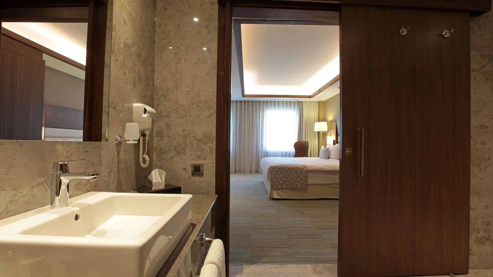 rooms-superior-room