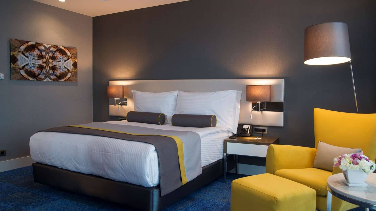 rooms-family-room-city-view