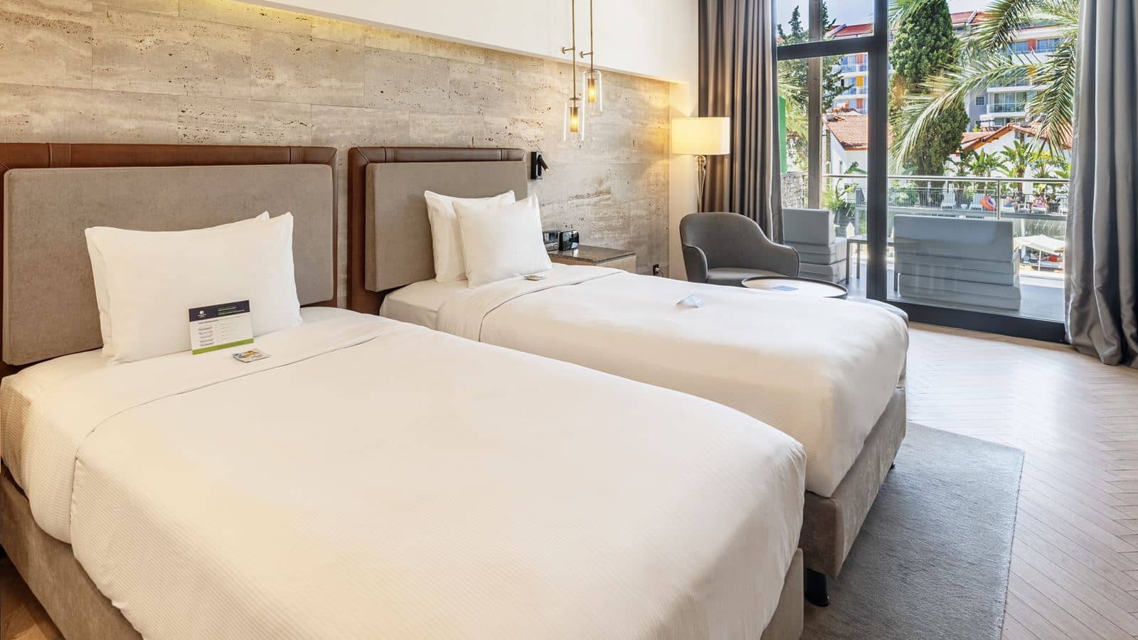 rooms-deluxe-room-land-view