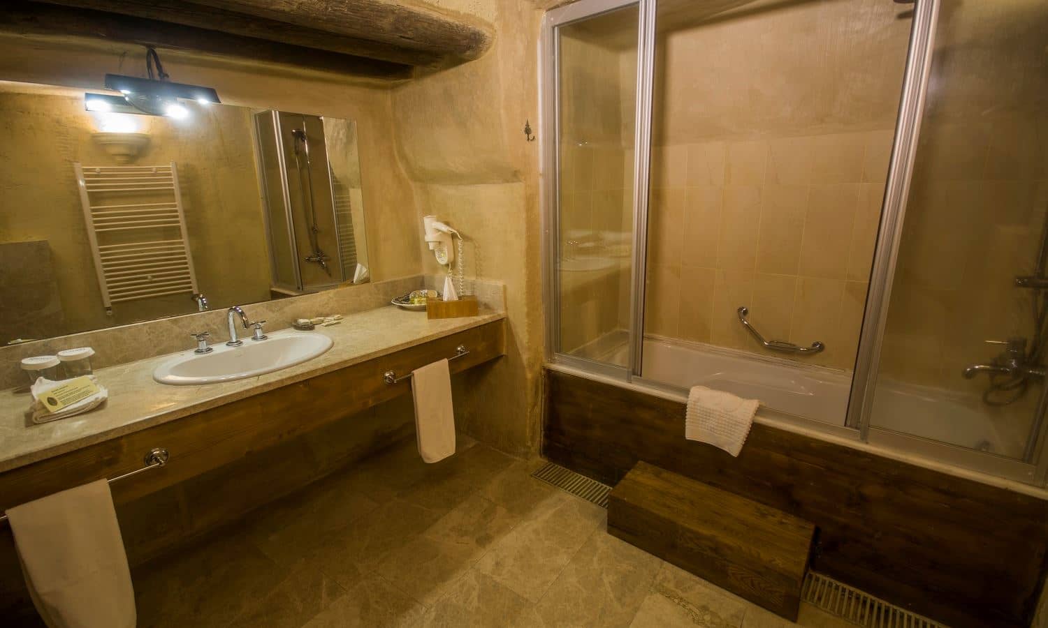 rooms-superior-room