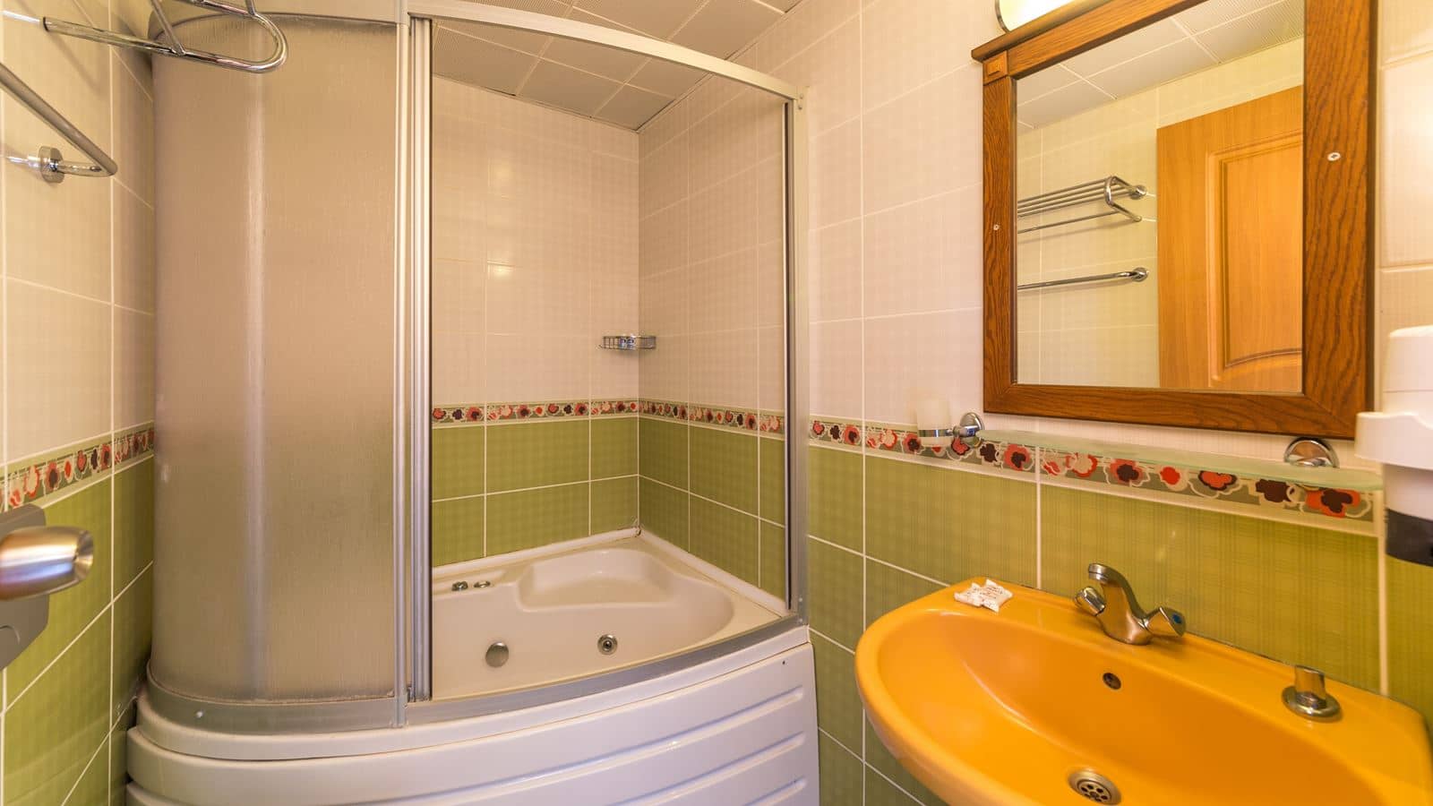 rooms-standard-room