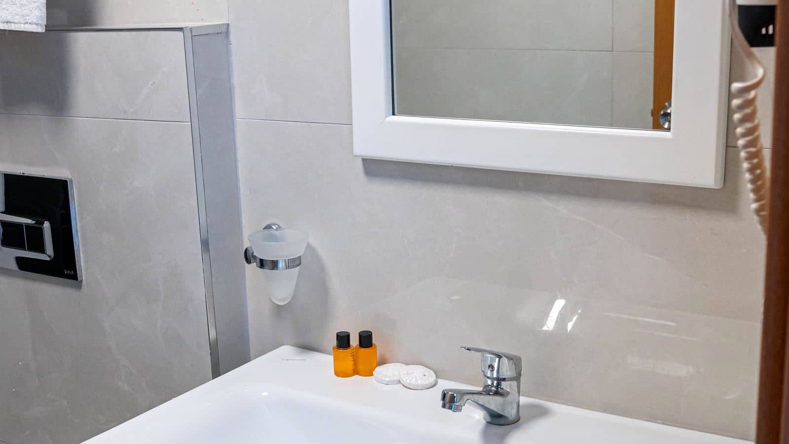 rooms-standard-room