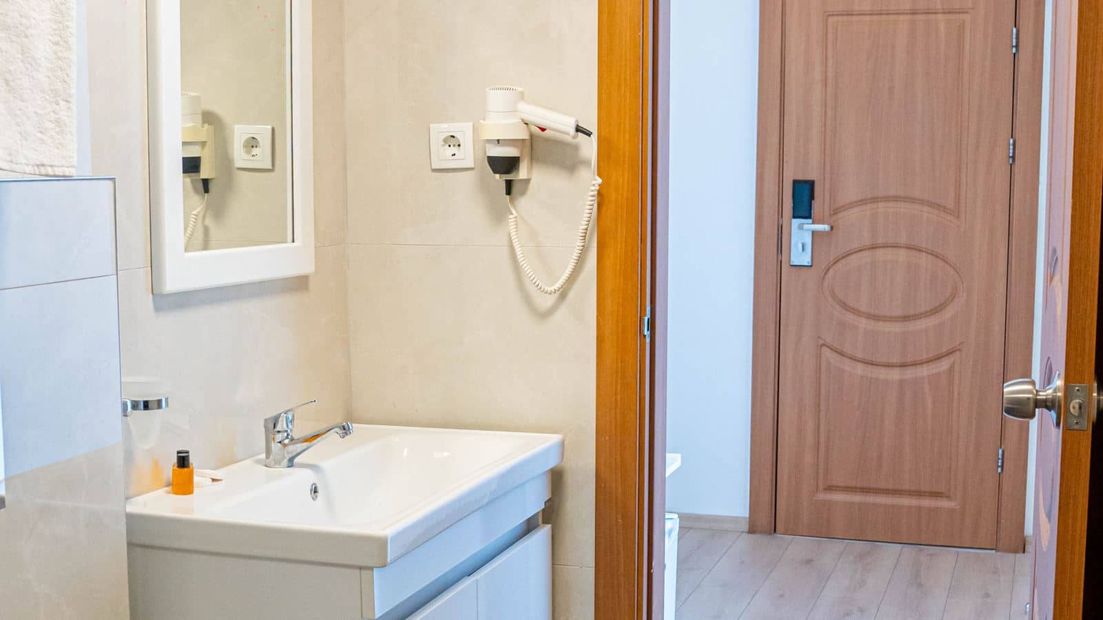 rooms-standard-room