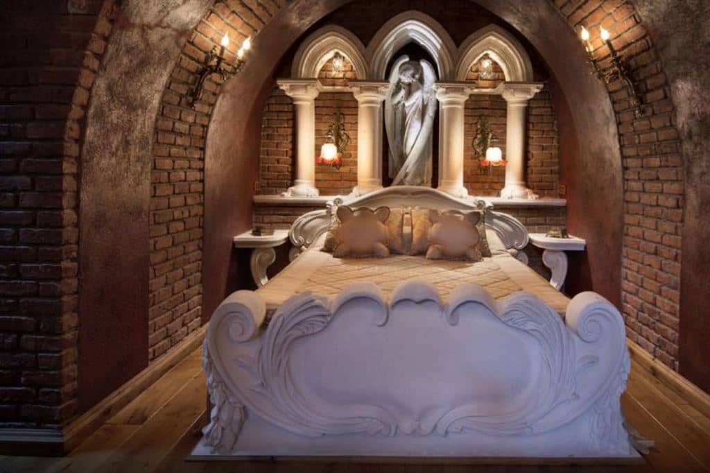 rooms-sacred-suits