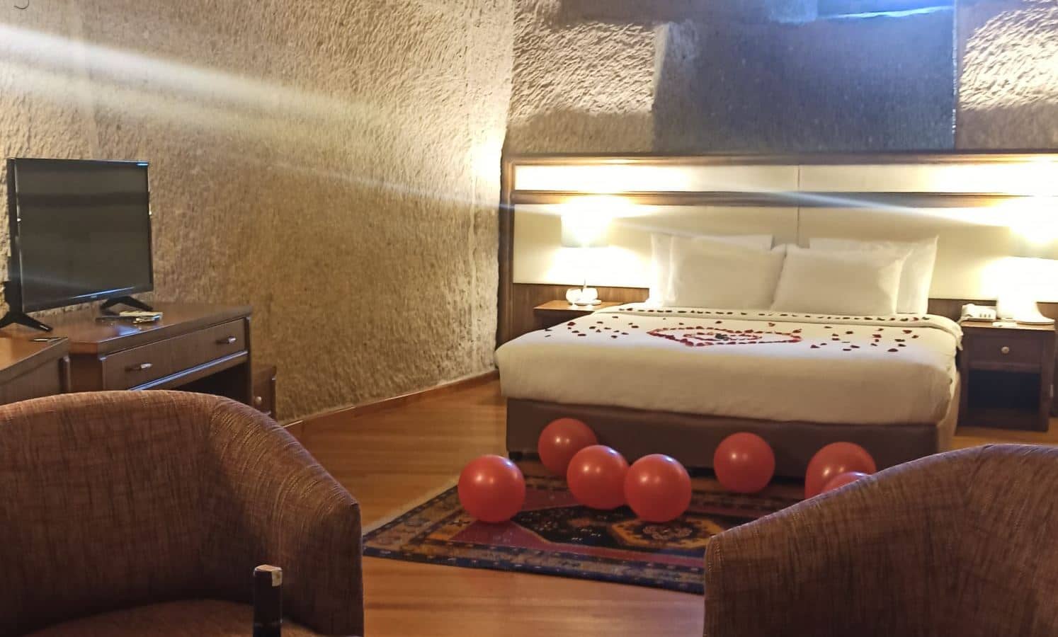 rooms-cave-suit
