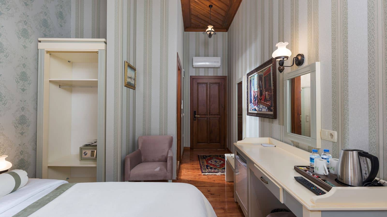 rooms-superior-room