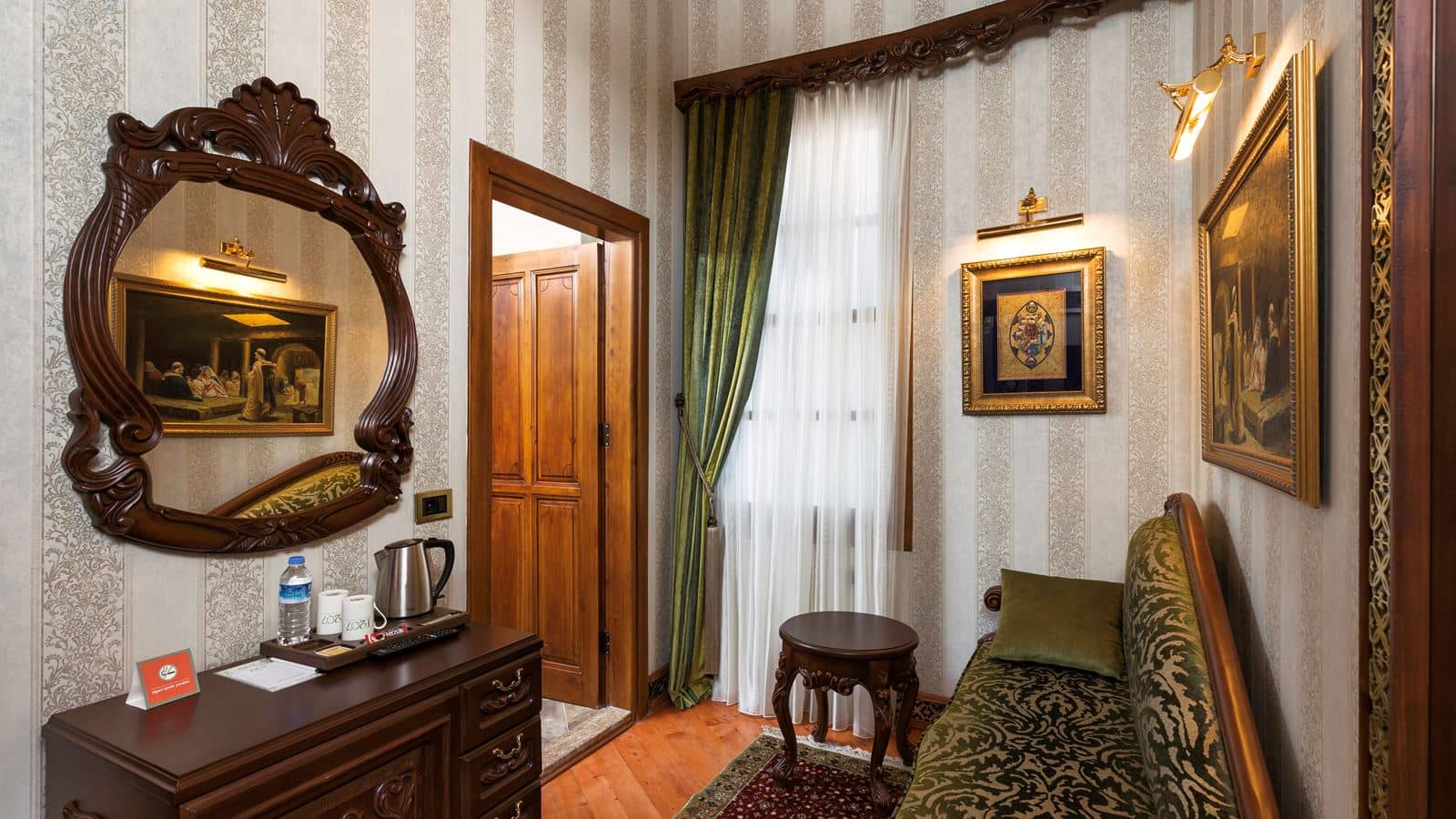 rooms-deluxe-room