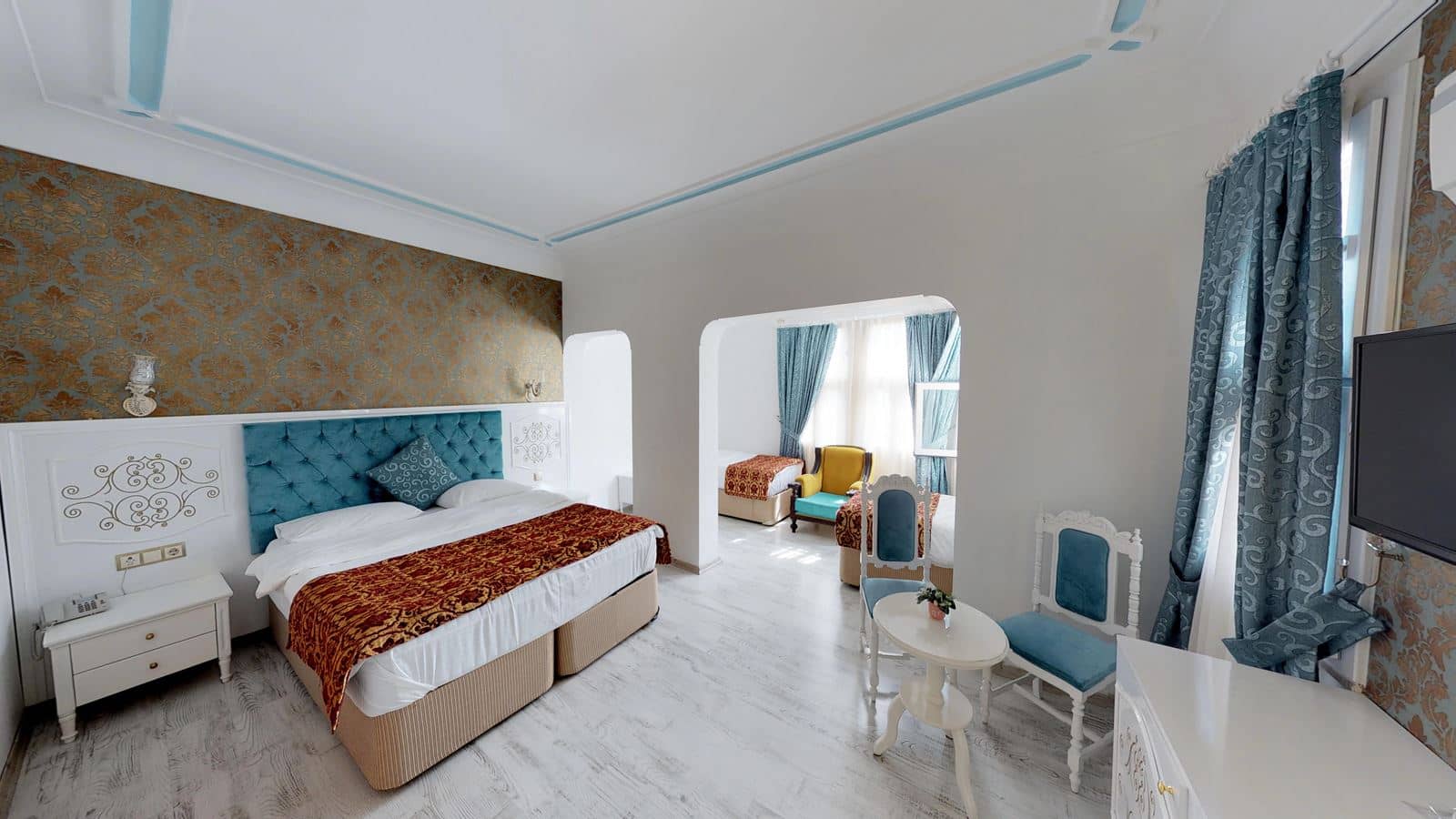 rooms-deluxe-family-room