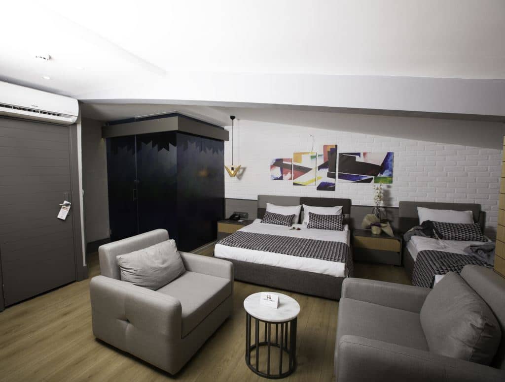 rooms-suite-with-spa-bath
