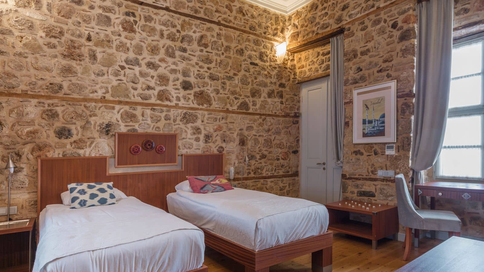 rooms-twin-room