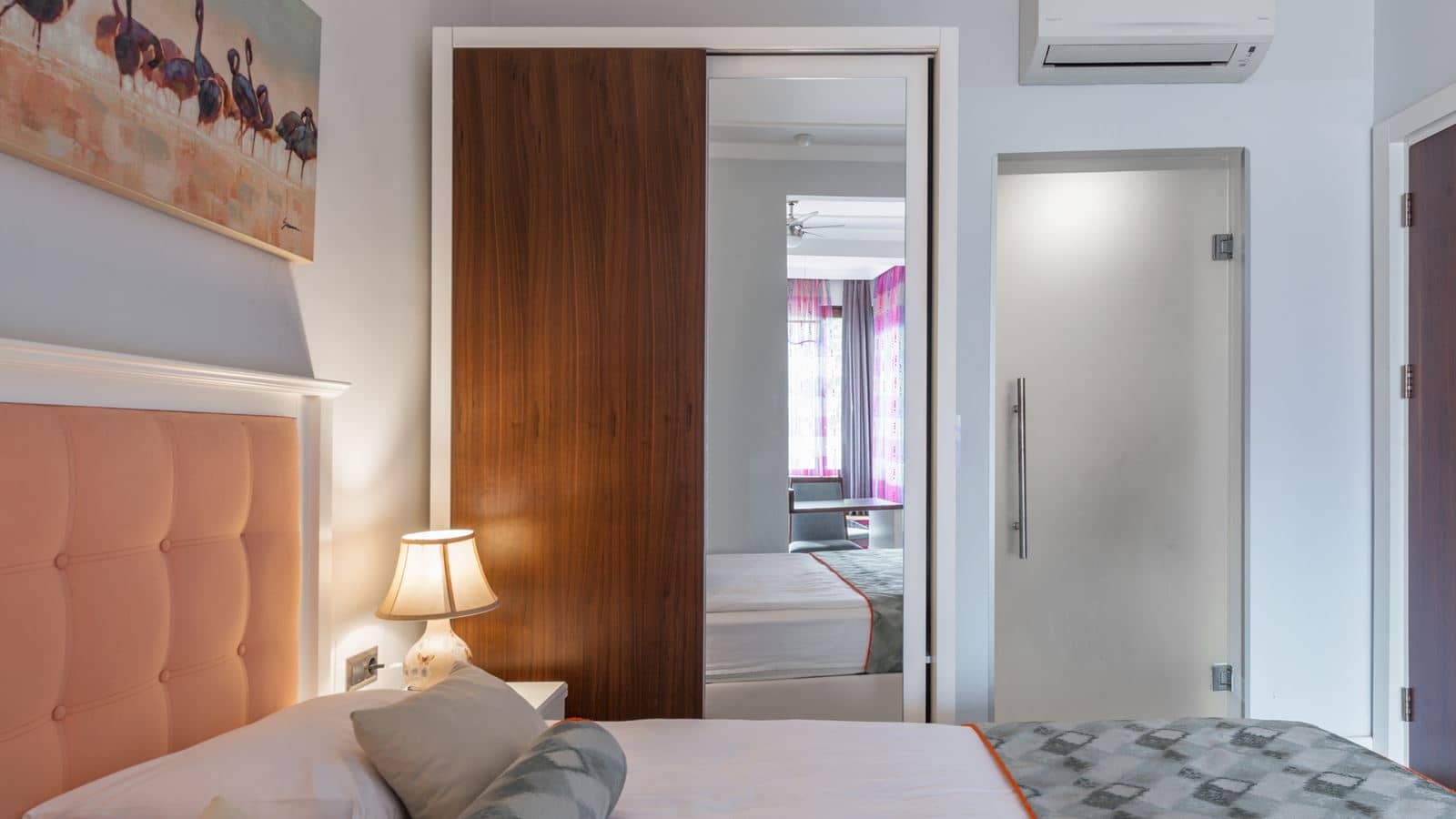 rooms-deluxe-room