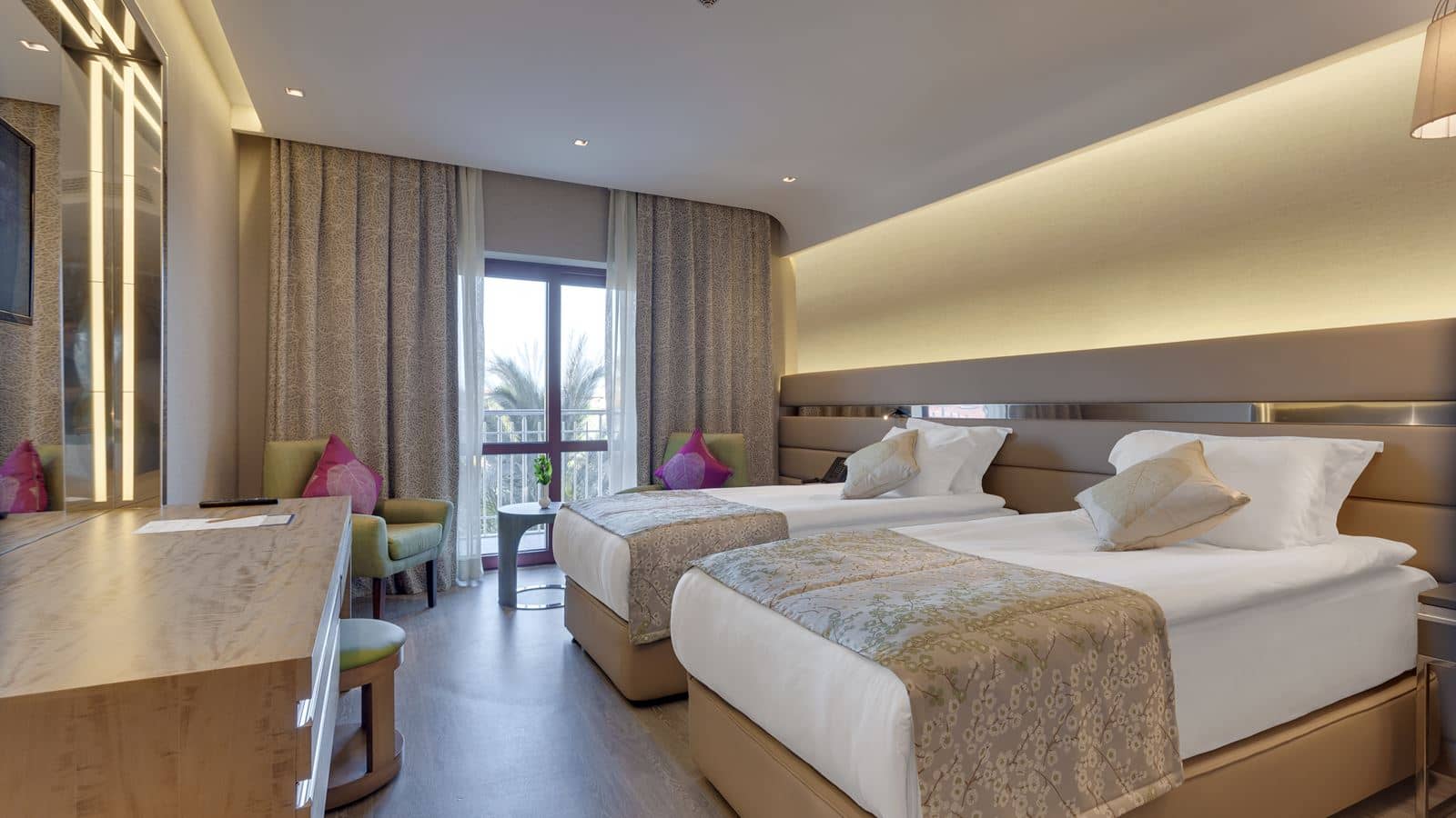 rooms-coral-room