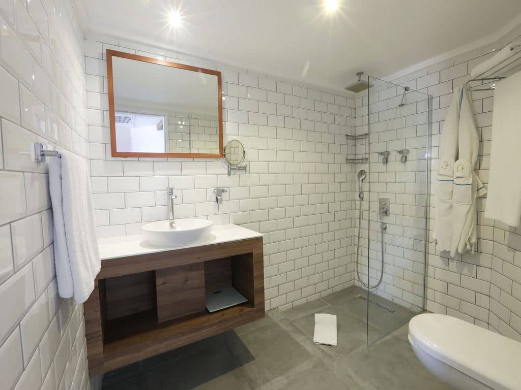 rooms-superior-sideseaview-room