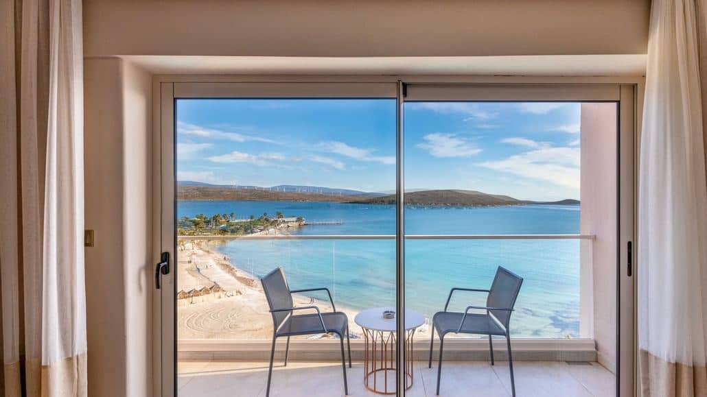 rooms-deluxe-seaview-room
