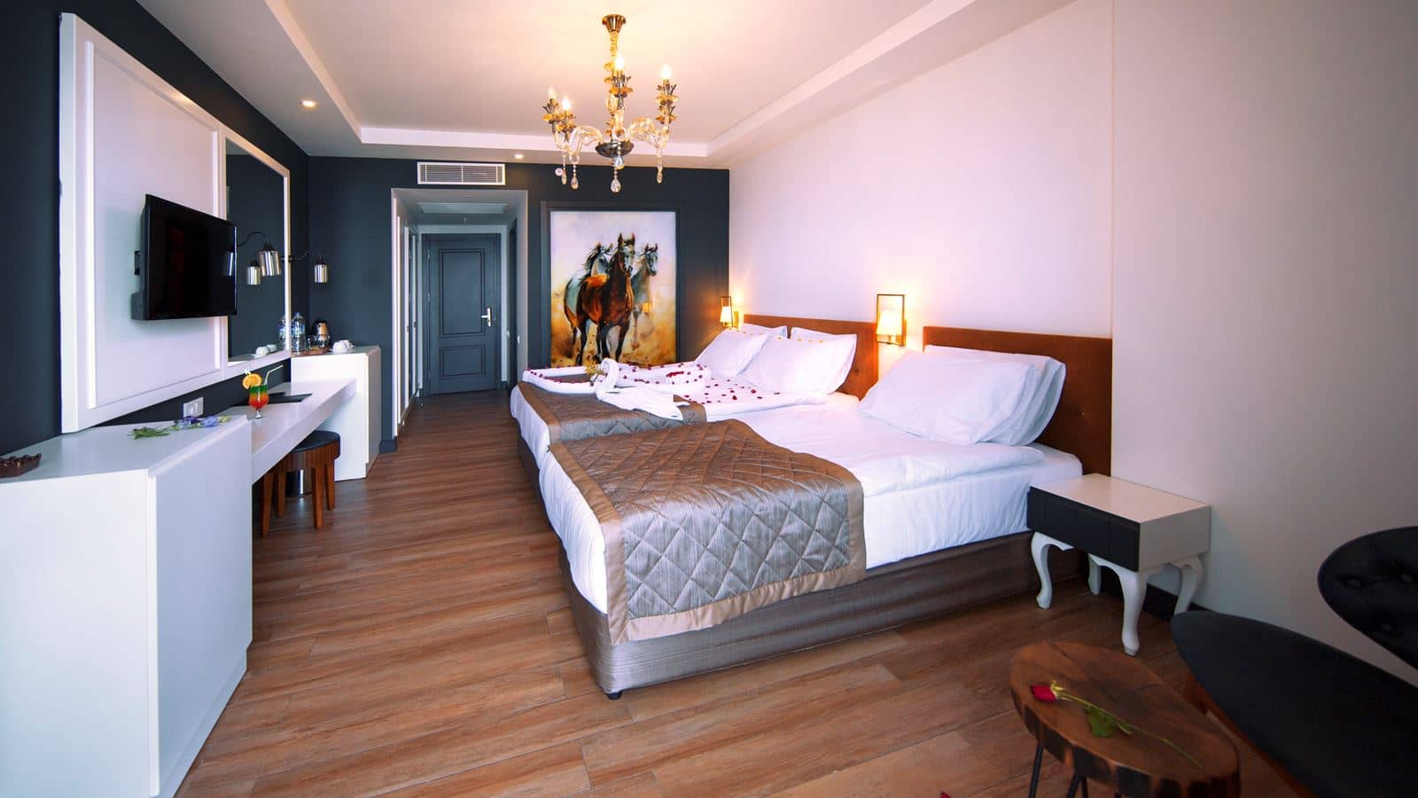 rooms-standard-room-side-sea-view