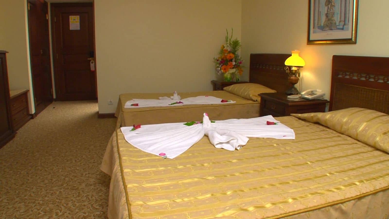 rooms-hotel-room