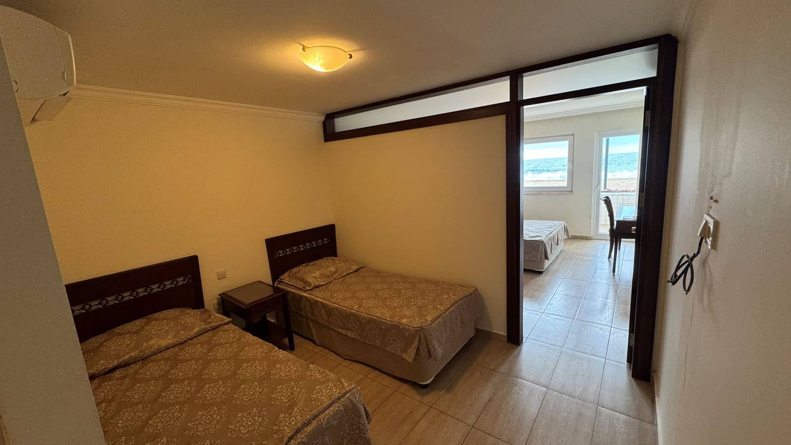 rooms-beach-family-room