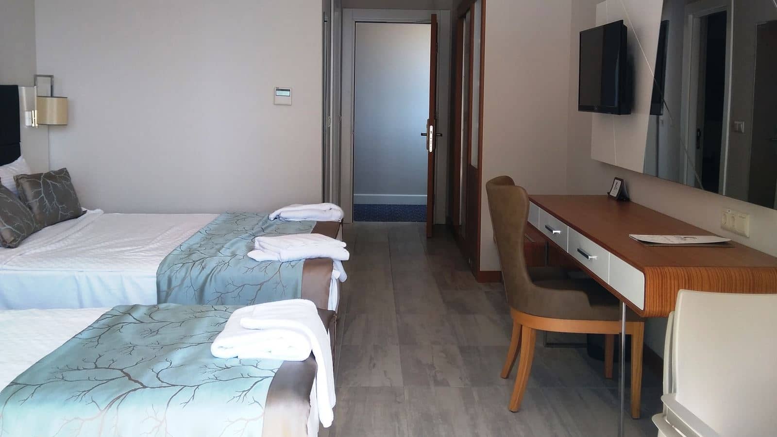 rooms-b-block-standard-room-side-sea-view-with-balcony