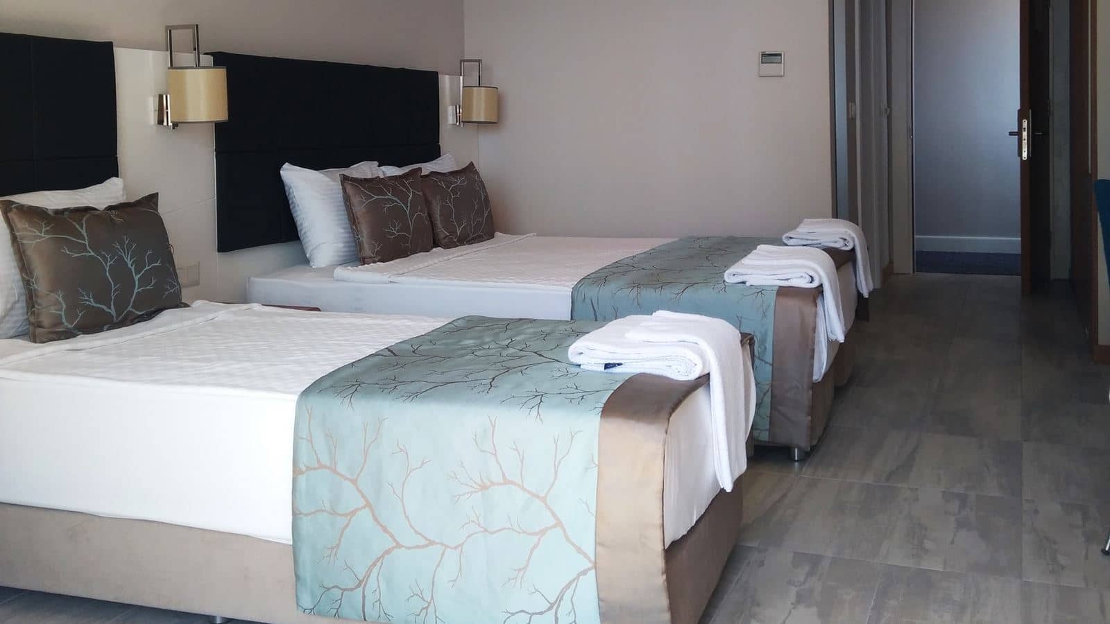 rooms-b-block-standard-room-side-sea-view-with-balcony