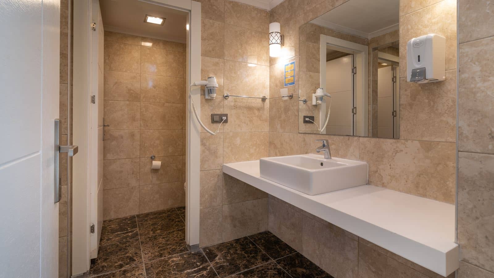 rooms-family-suit-road-wiew