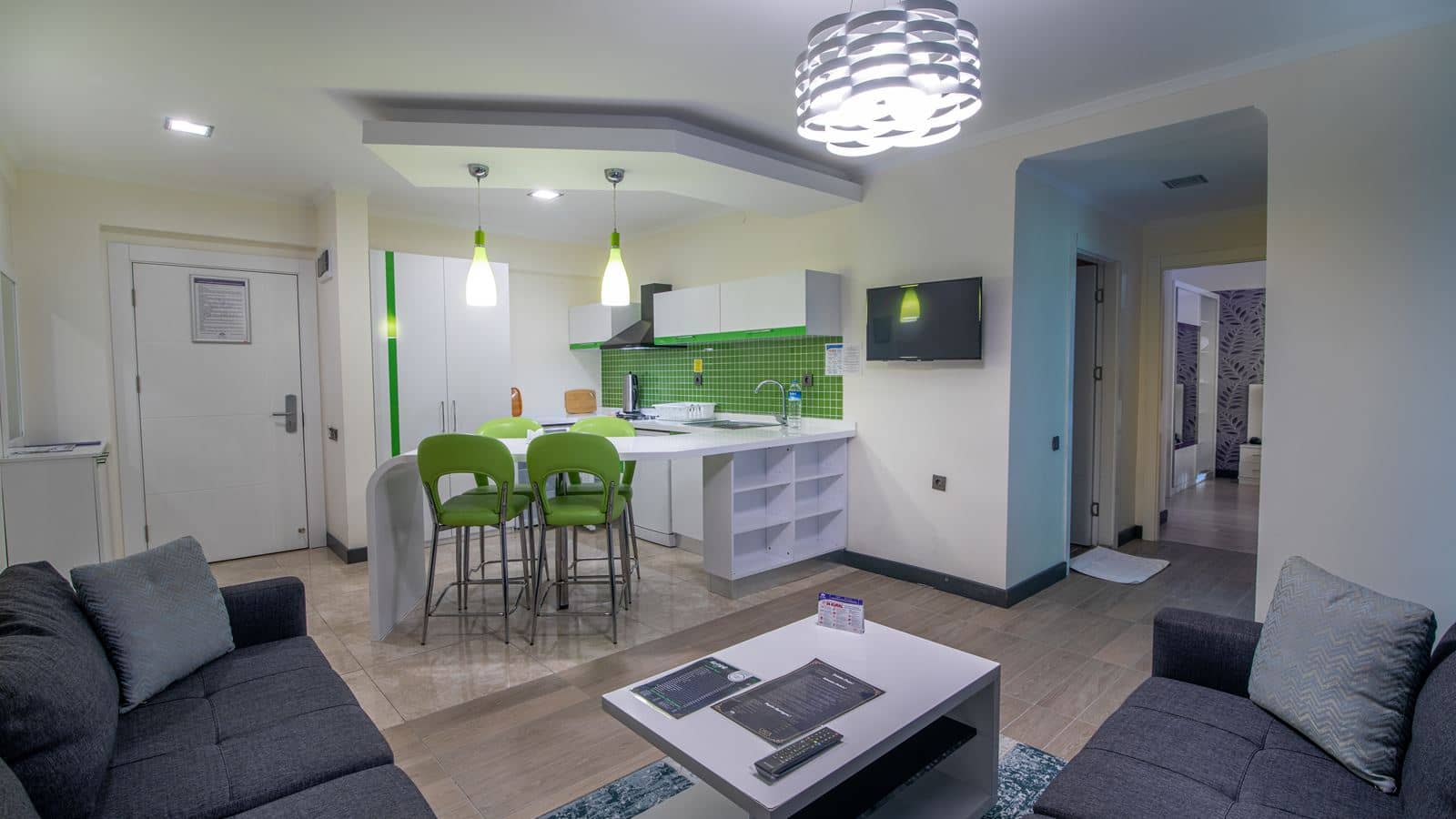 rooms-family-suit-garden-view