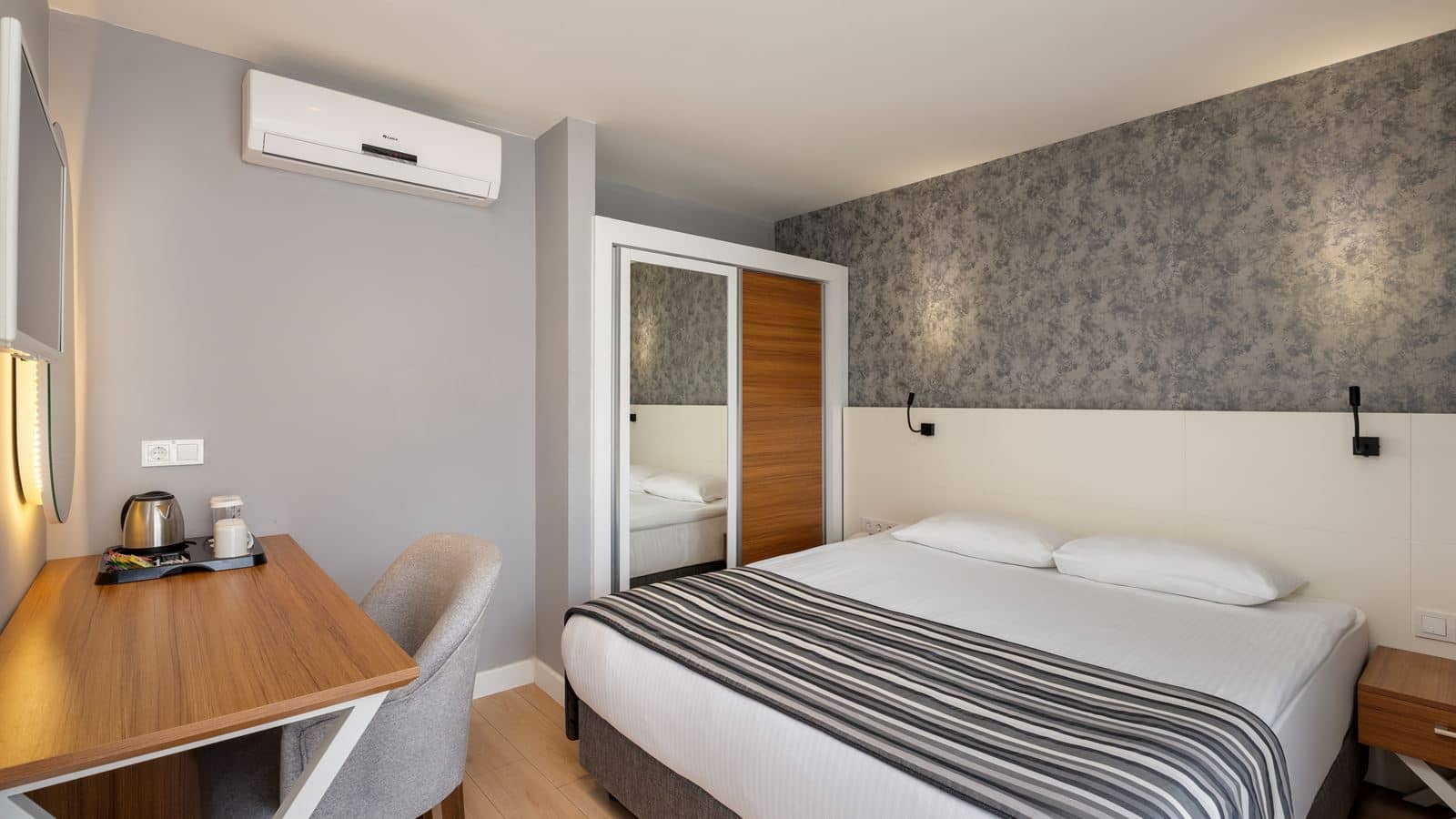 rooms-superior-room