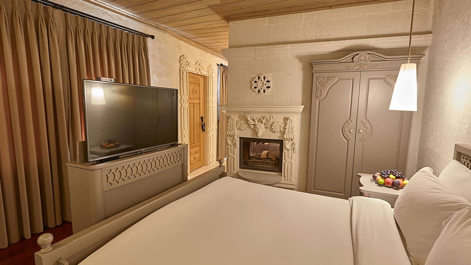 rooms-deluxe-king-suite
