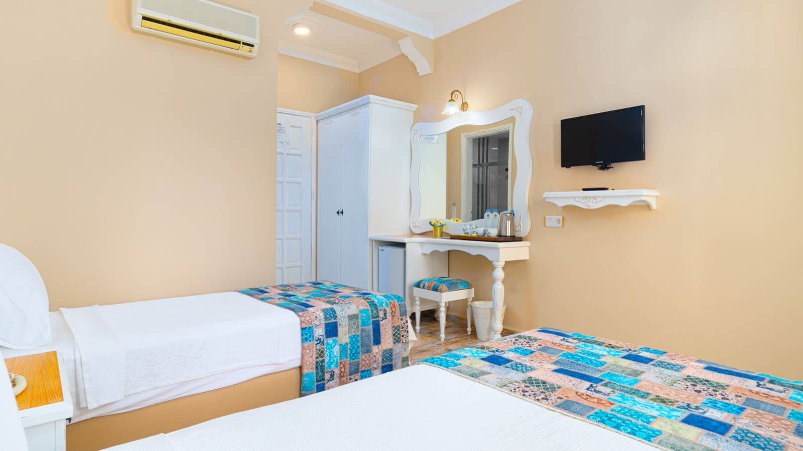 rooms-superior-room