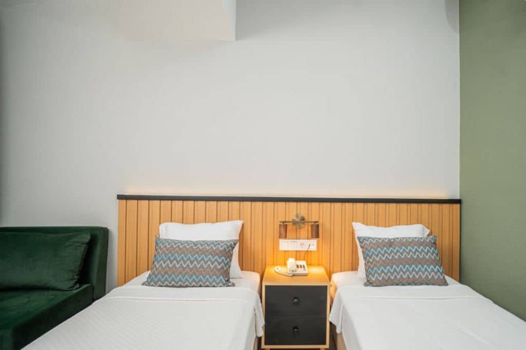rooms-large-superior-twin-room