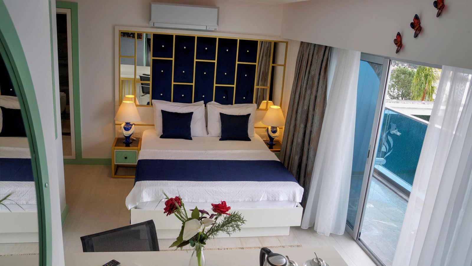 rooms-deluxe-room-sea-side