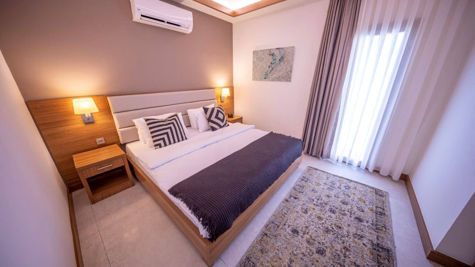 rooms-luxury-room