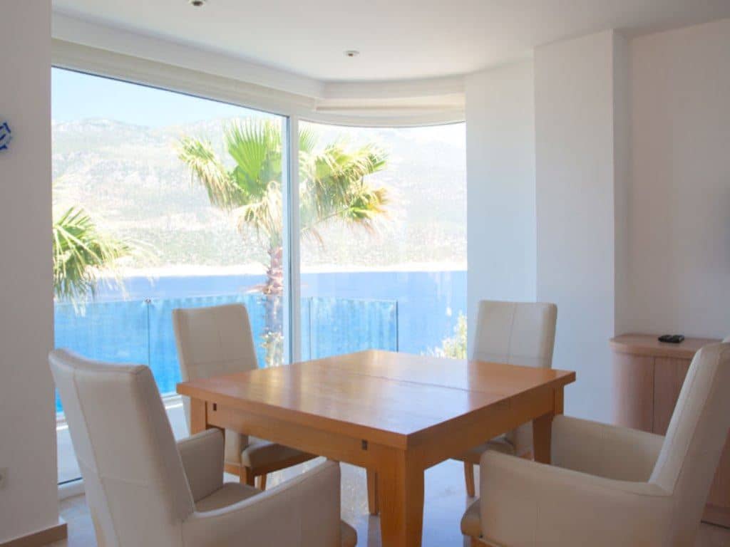 rooms-the-pool-house