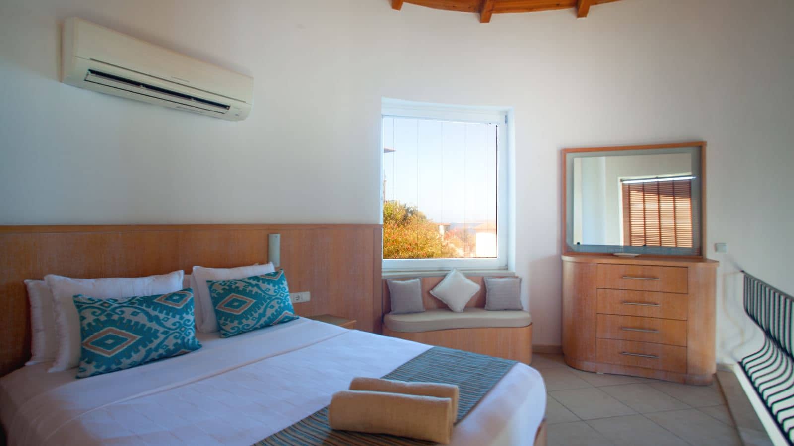 rooms-waterfront-mini-pool-suite