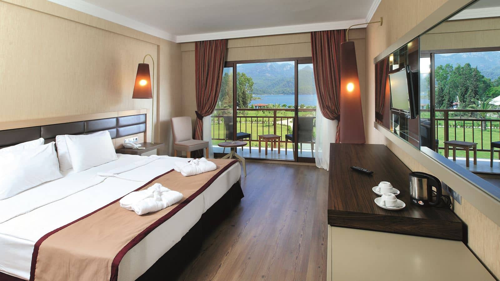 rooms-deluxe-room