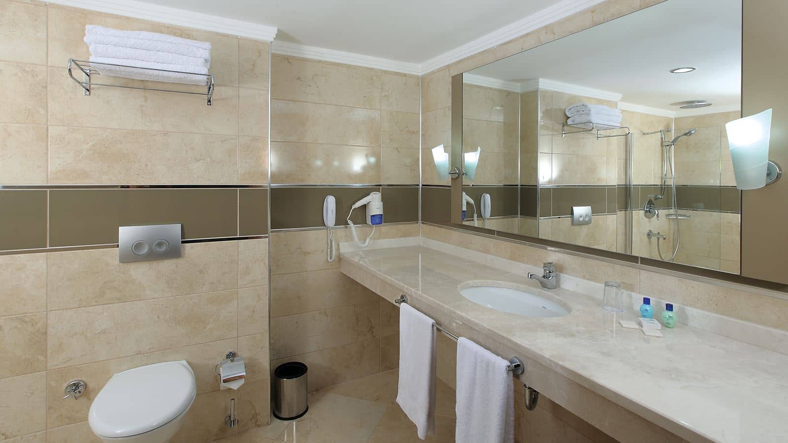 rooms-deluxe-room