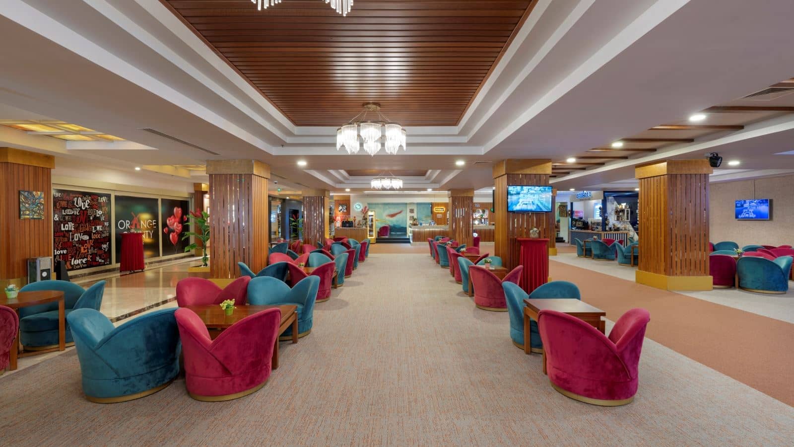 bars-aura-lobby-bar