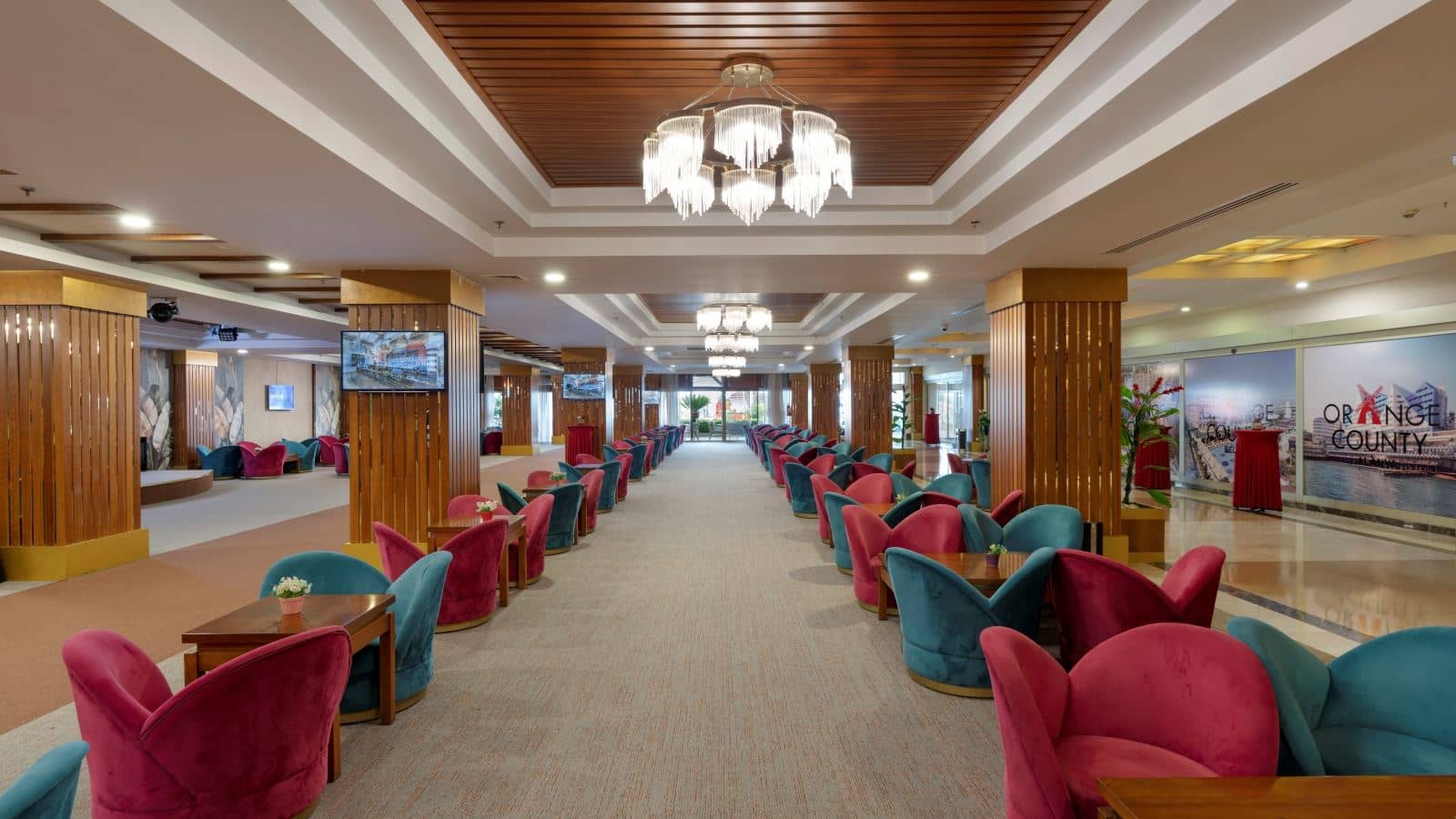 bars-aura-lobby-bar