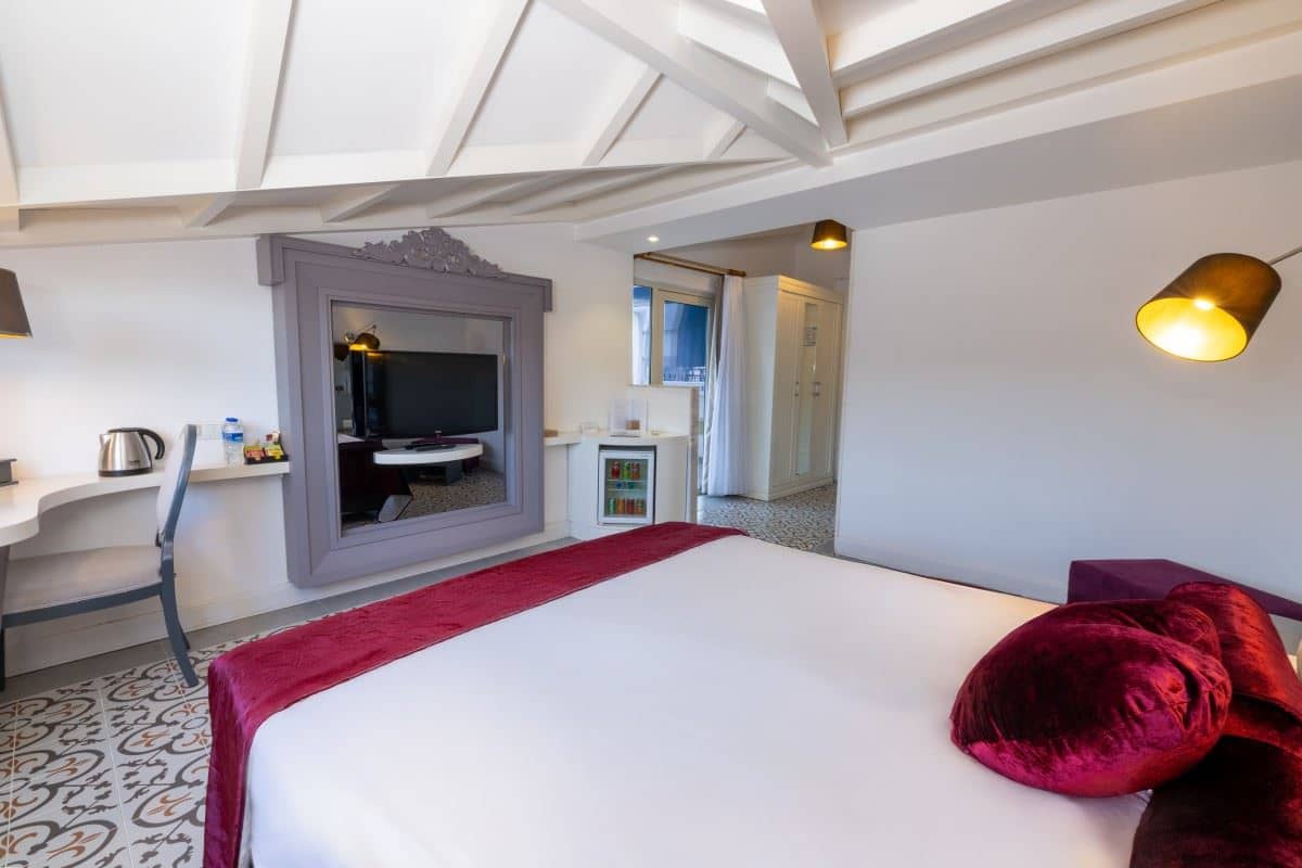 rooms-standard-room-with-terrace-balcony