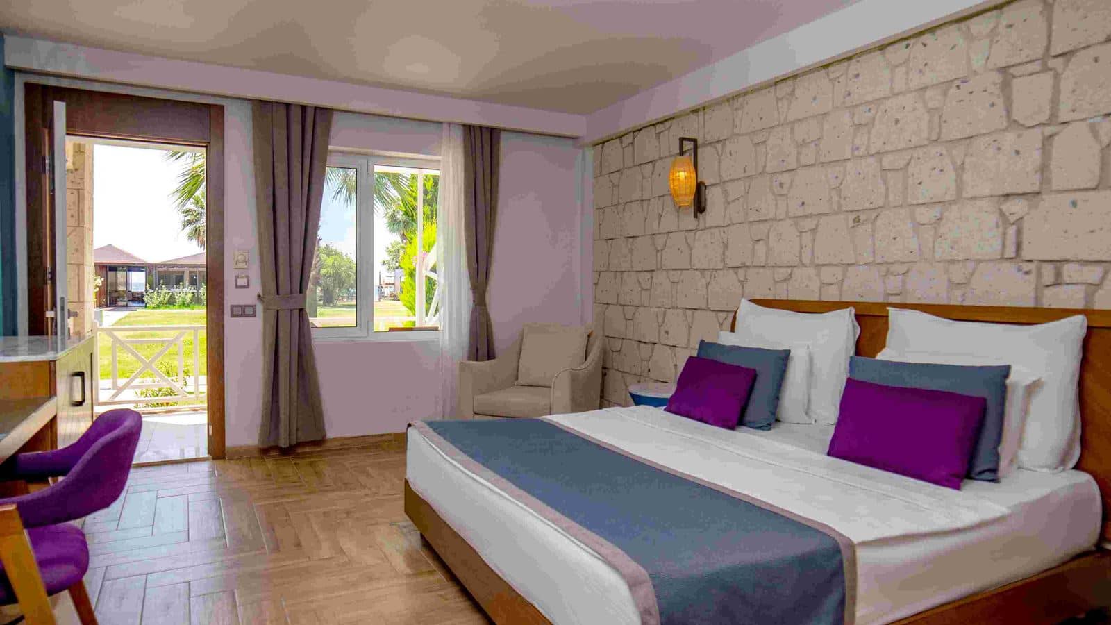 rooms-deluxe-room