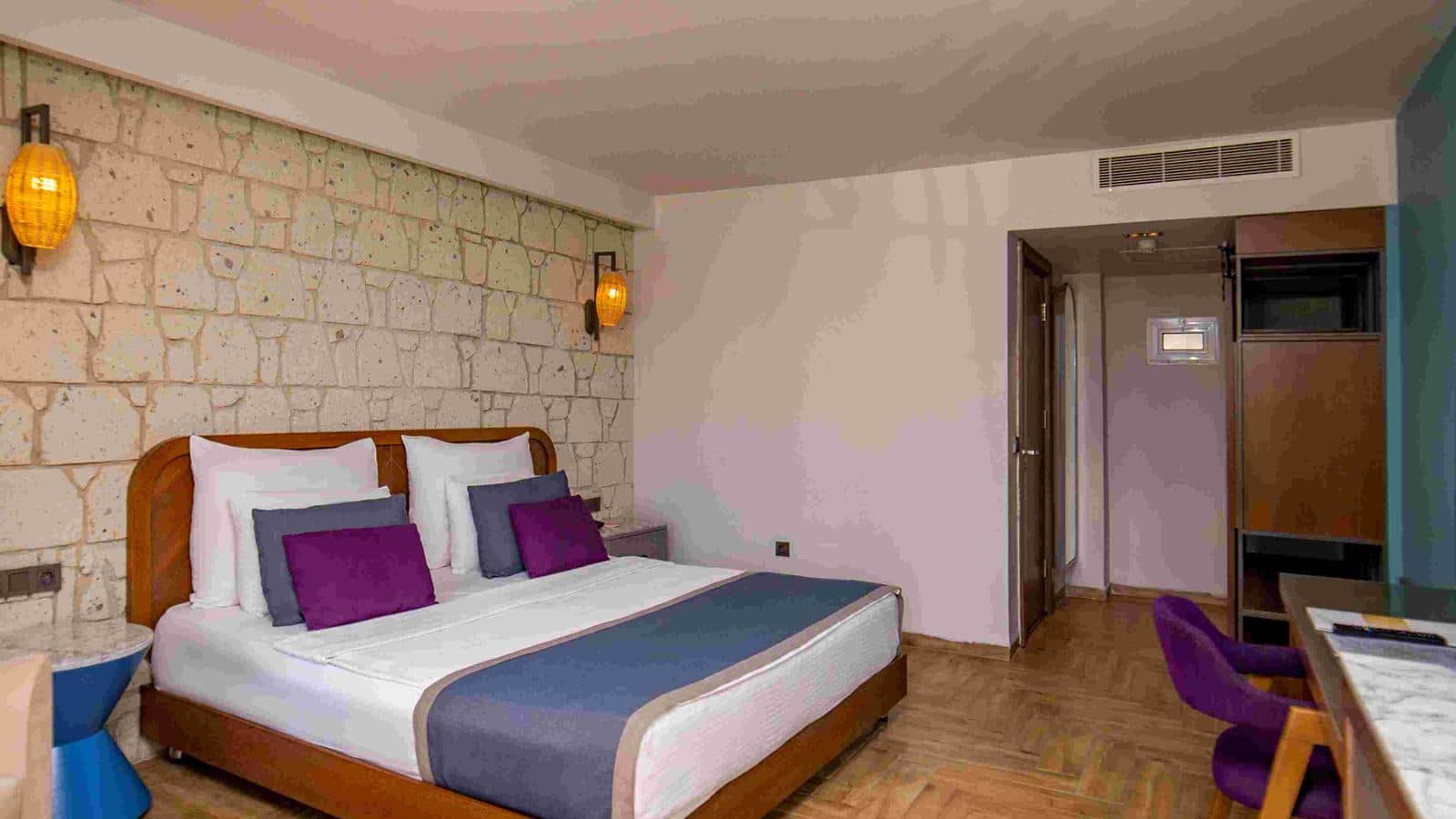 rooms-deluxe-room