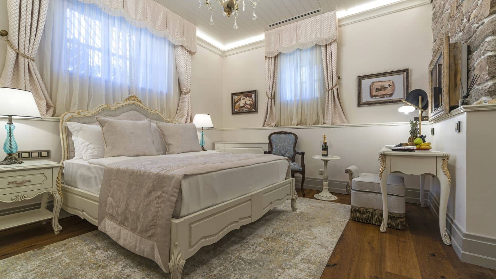 rooms-superior-room