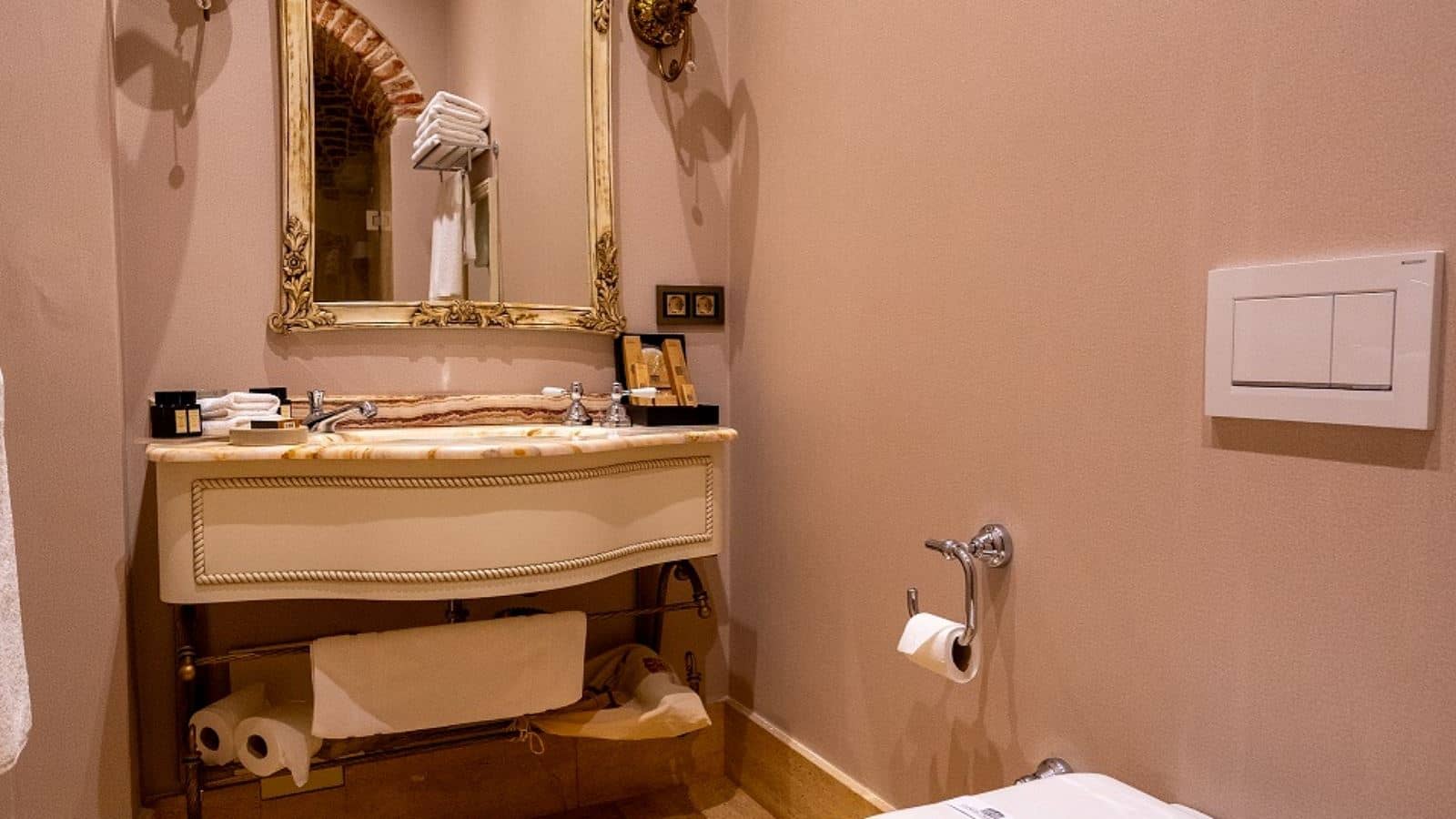 rooms-superior-room