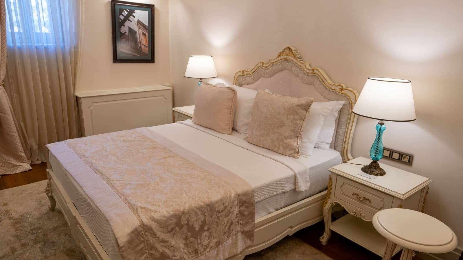 rooms-superior-room