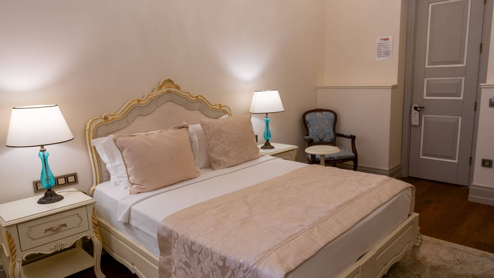 rooms-superior-room