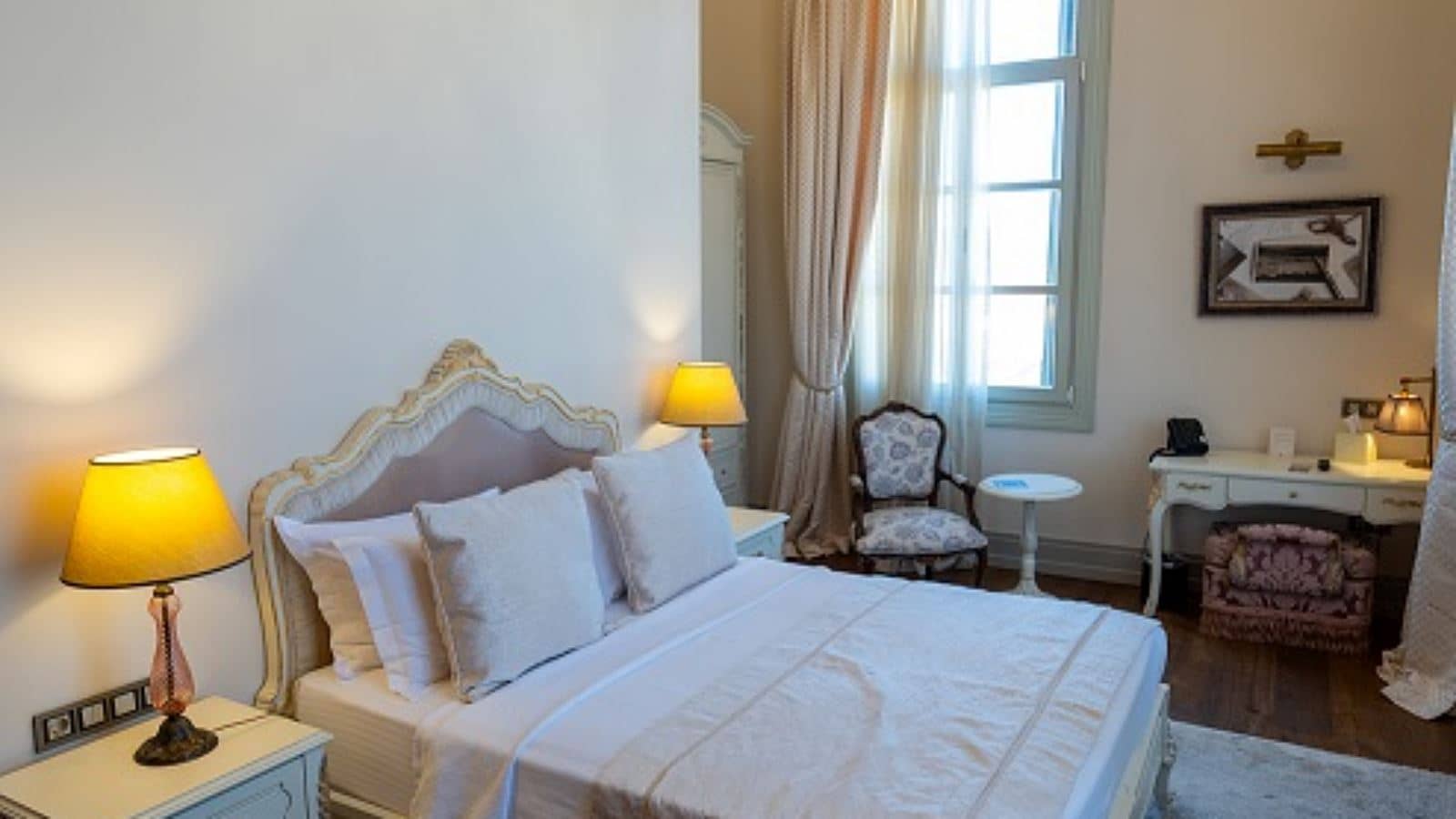 rooms-deluxe-room